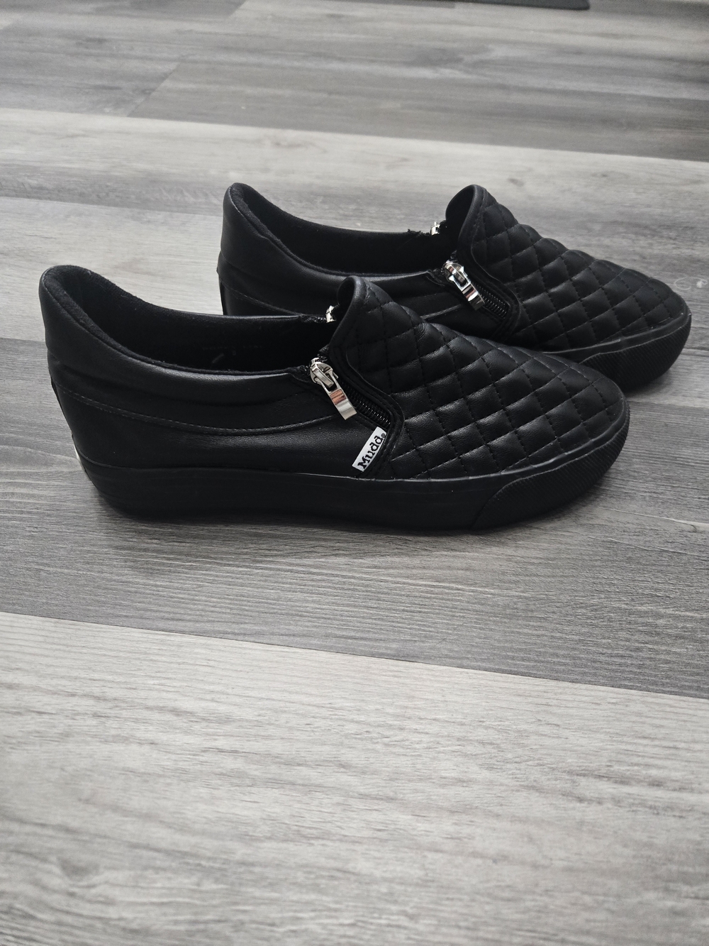 Mudd women's quilted slip-on sneakers in black
